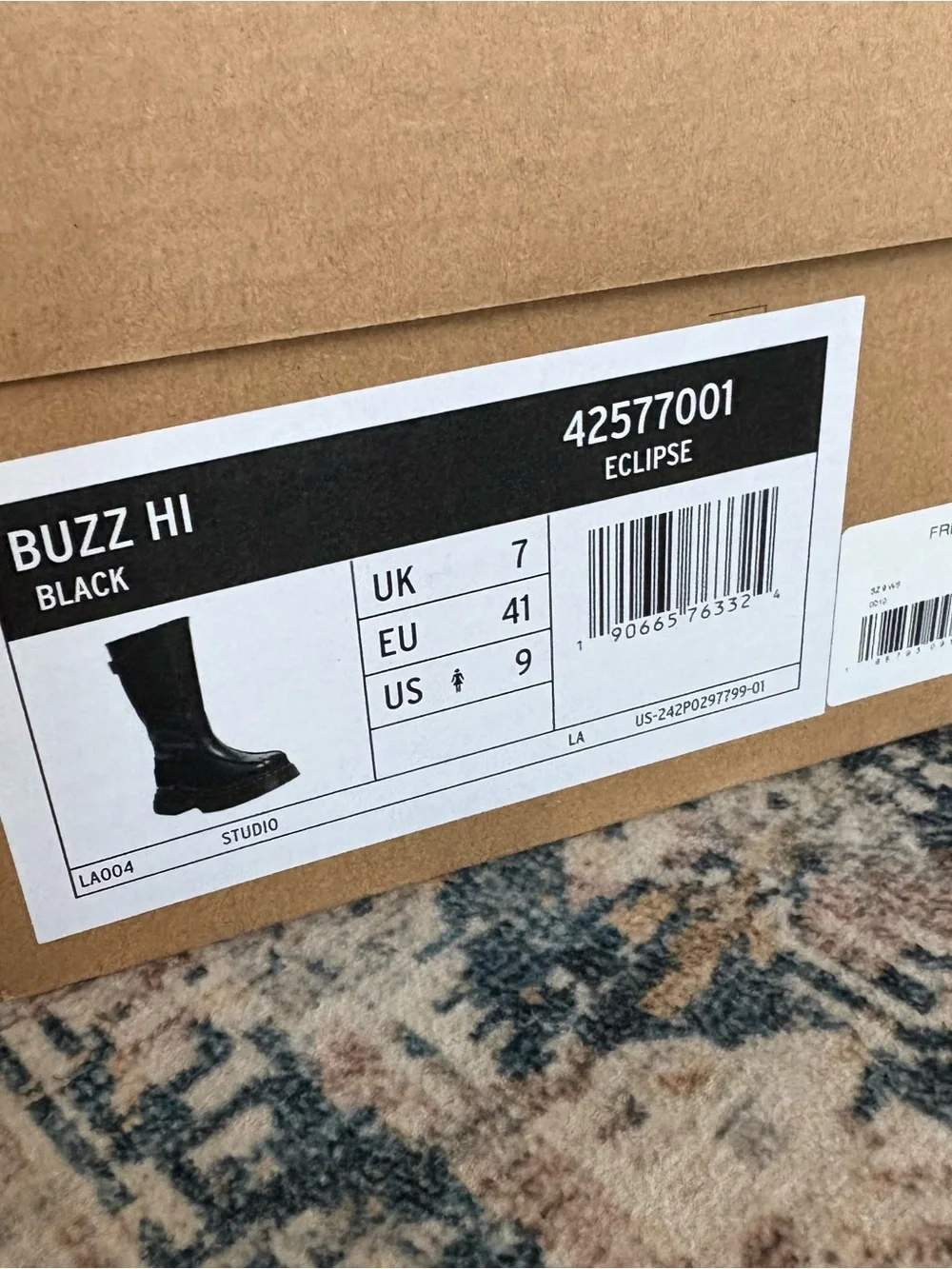 Dr. Martens box label